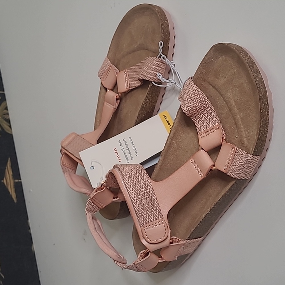 New with tags! Cat & Jack Girls 13 blush pink contoured summer strap sandals